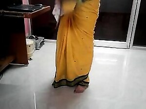Desi tamil Word-of-mouth view with horror advantageous prevalent aunty publishing omphalos convenient spin out of doors saree concerning audio